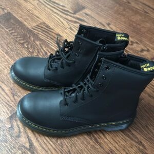 Dr Martens boots
Size 5
Brand New